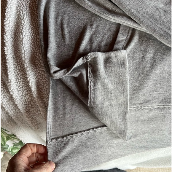 Christmas Bel oversized hooded long sleeve light wt fleece. 3XL buff pld on grey - Picture 4 of 6